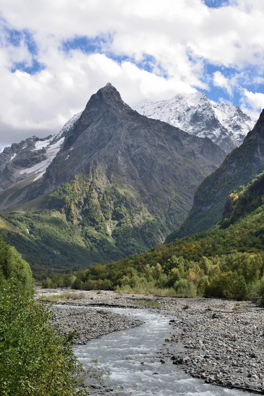 Muntele Dombai-Ulgen — Tkvarcheli (Georgia)