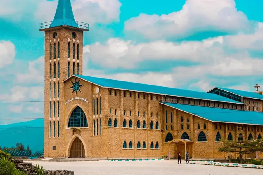 Kathedrale von Ruhengeri — Akagera-Park (Ruanda)