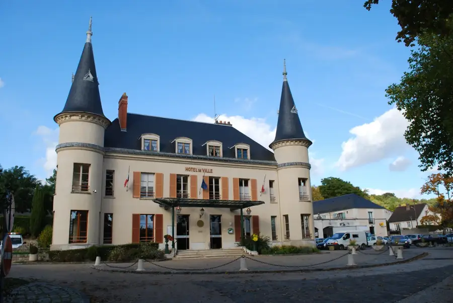Saint-Chéron – city