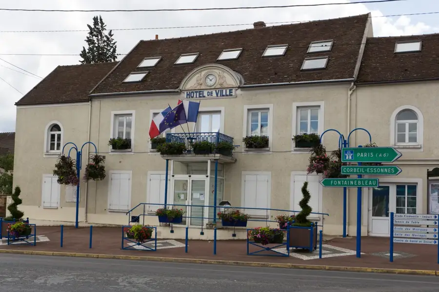 Saint-Fargeau-Ponthierry – city