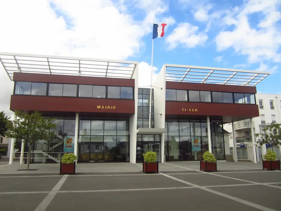 Saint-Martin-des-Champs – city