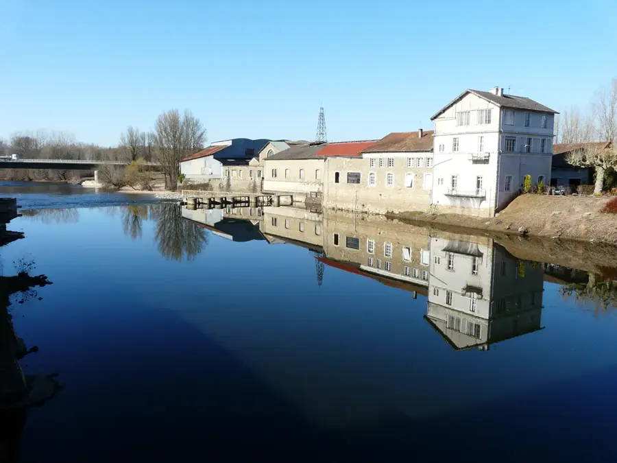 Saint-Pantaléon-de-Larche – city