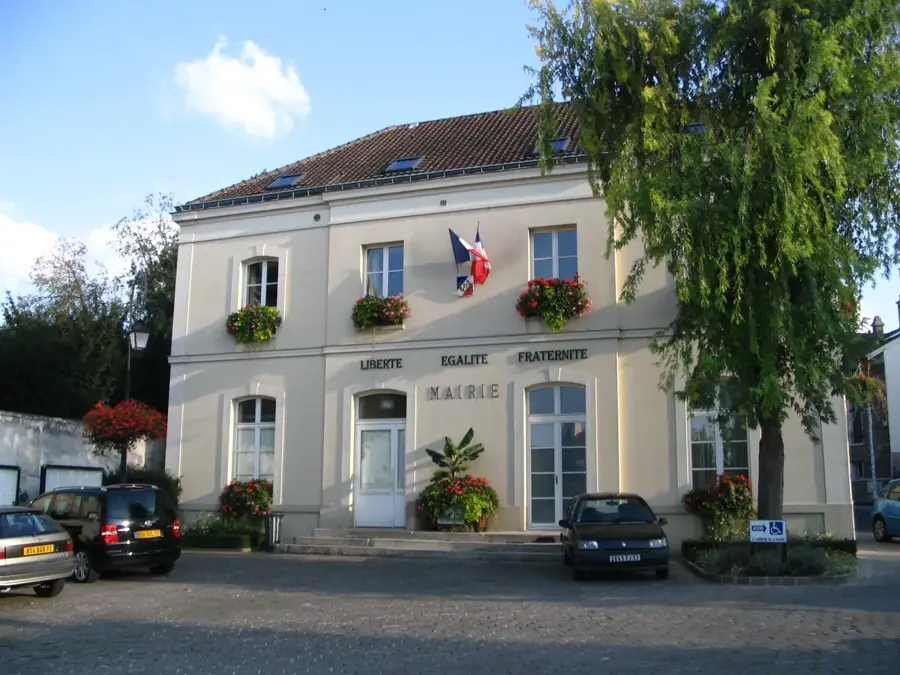 Saint-Thibault-des-Vignes – city