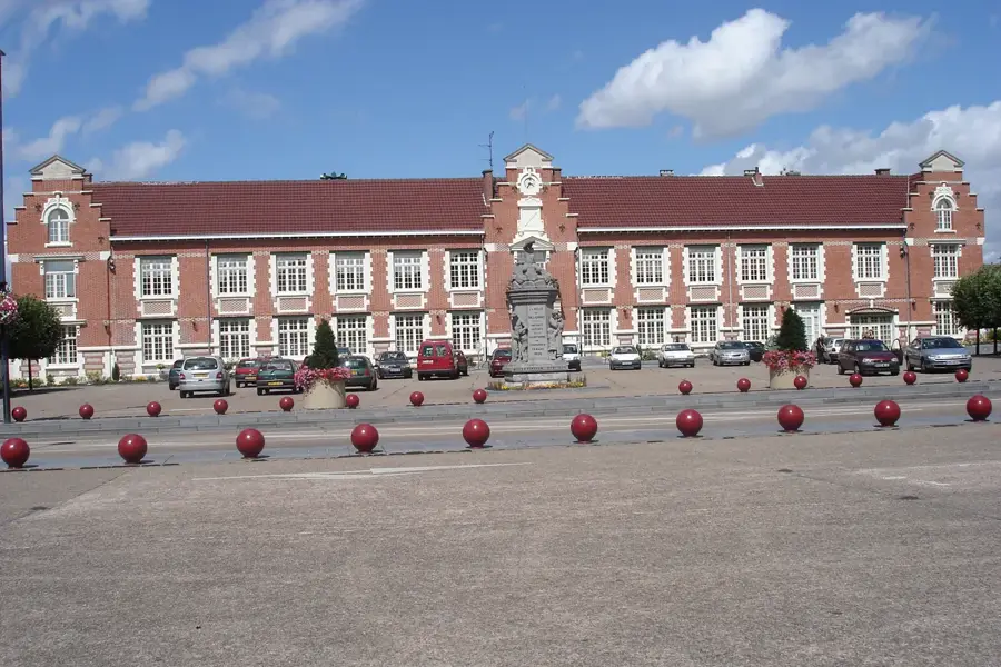 Sallaumines – city