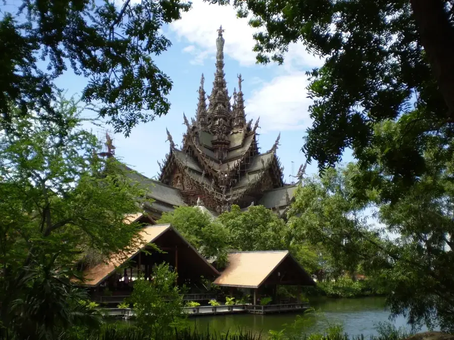 Sanctuarul Adevărului — Ferma Solară Chachoengsao (Thailanda)