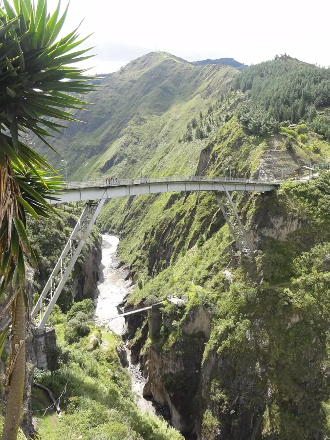 Santuario de la Virgen de Agua Santa — Cotopaxi (Ecuador)