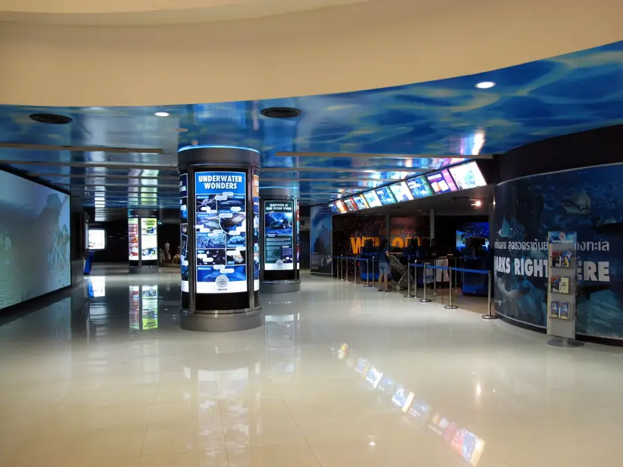 Sea Life Bangkok Ocean World — Buddha de Aur (Wat Traimit) (Thailanda)