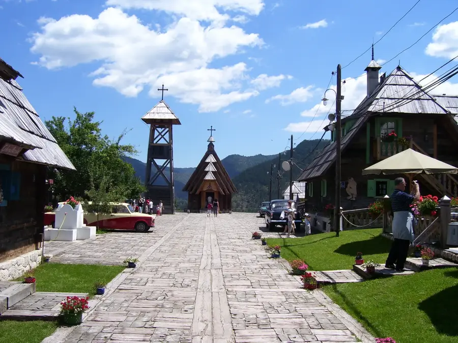 Drvengrad (Küstendorf) — Užice (Serbien)