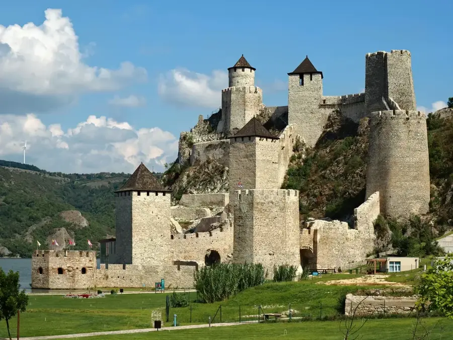 Poarta cetății Golubăț — Porțile de Fier (România)
