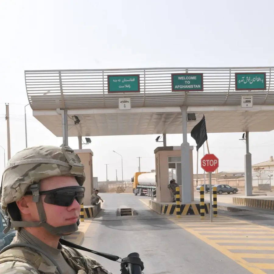 Grenzhafen Sher Khan Bandar — Pol-e Chomri (Afghanistan)