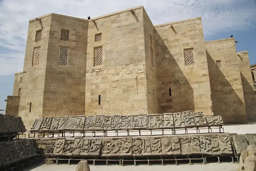 Palast der Schirwanschahs — Bibi-Heybat-Moschee (Aserbaidschan)