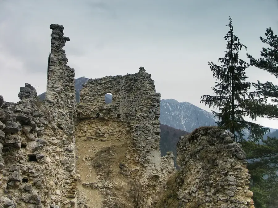 Castelul Blatnica — Castelul Strečno (Slovacia)