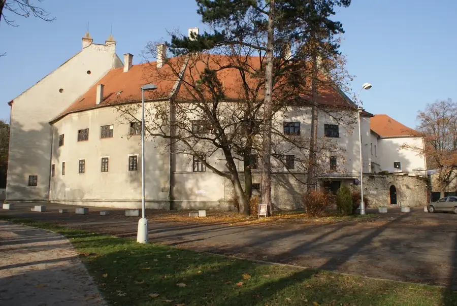 Bazin — Komárom (Szlovákia)