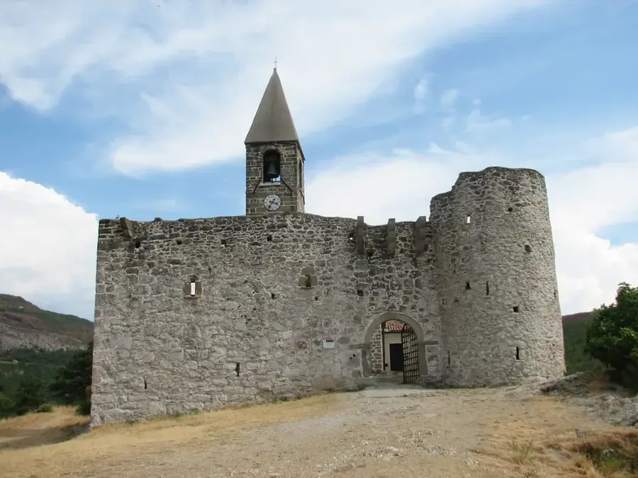 Biserica fortificată Hrastovlje — Trieste (Italia)