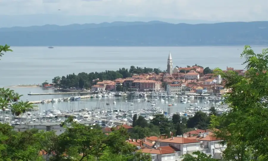 Izola — Trieste (Italia)