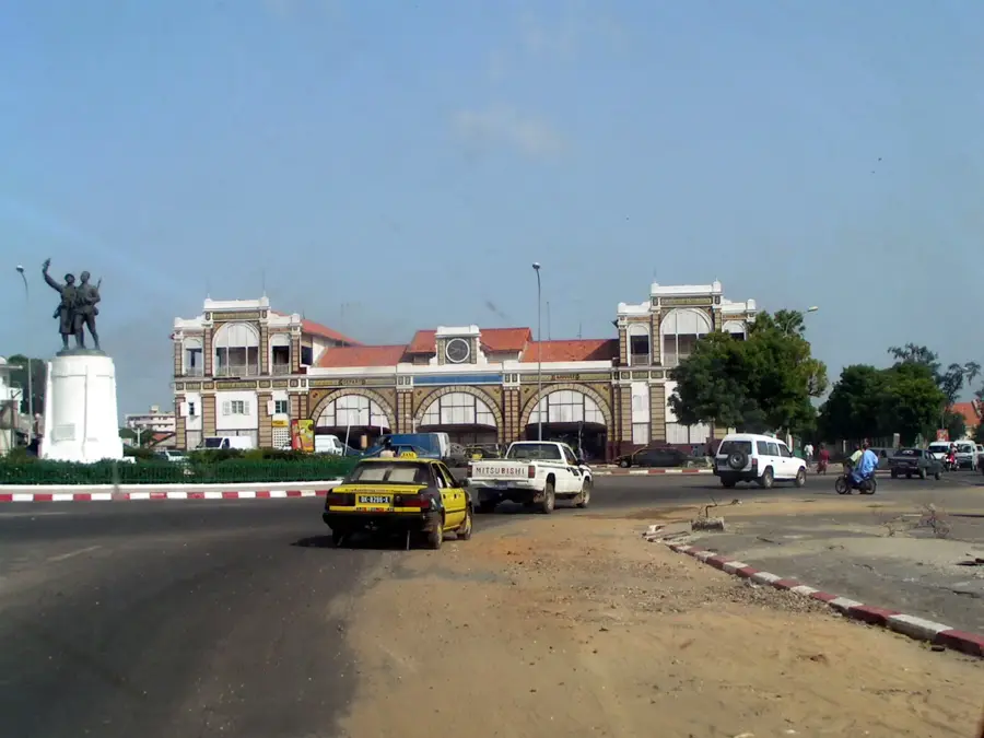 Historischer Bahnhof von Dakar — Sandaga-Markt (Senegal)