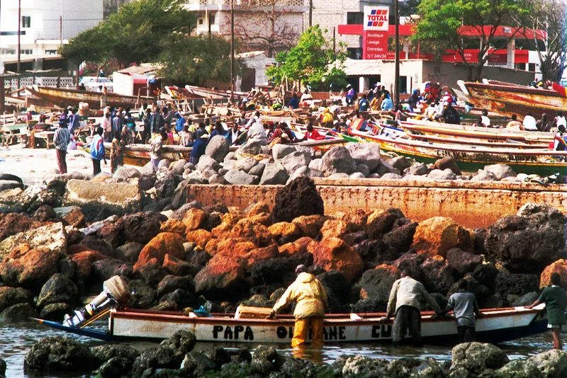 Stadionul Iba Mar Diop — Moscheea Divinității (Senegal)