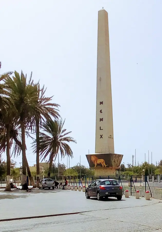 Piața Națiunii — Moscheea Divinității (Senegal)