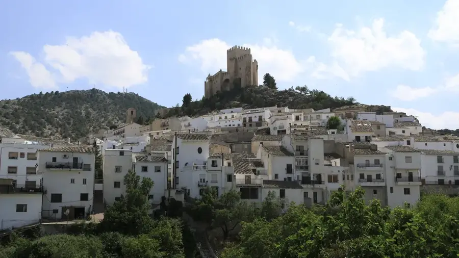 Burg Vélez-Blanco — Yatta-Plateau (Kenia)