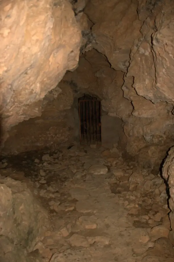 Cueva de los Casares — Takwa Ruinen (Kenia)