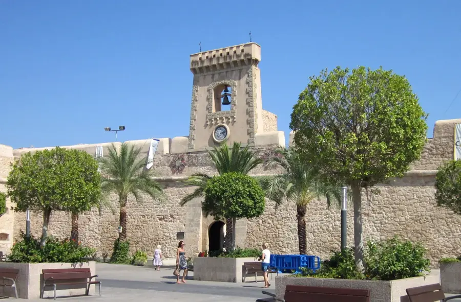 Santa Pola — Nyambene-Hügel (Kenia)