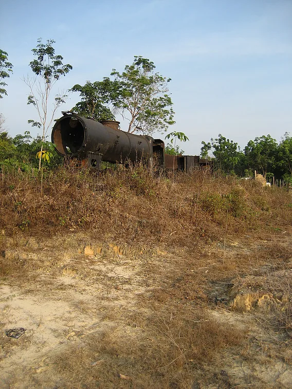 Lawa Spoorweg Resten — Kofidjompo Monument (Suriname)