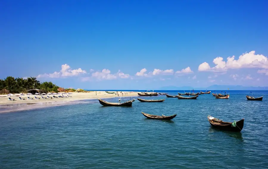 Küste von St. Martin — Chittagong (Bangladesch)