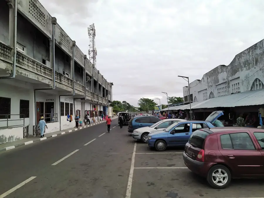 Locul de joacă de pe plaja Maloudja — Mitsamiouli (Comore)
