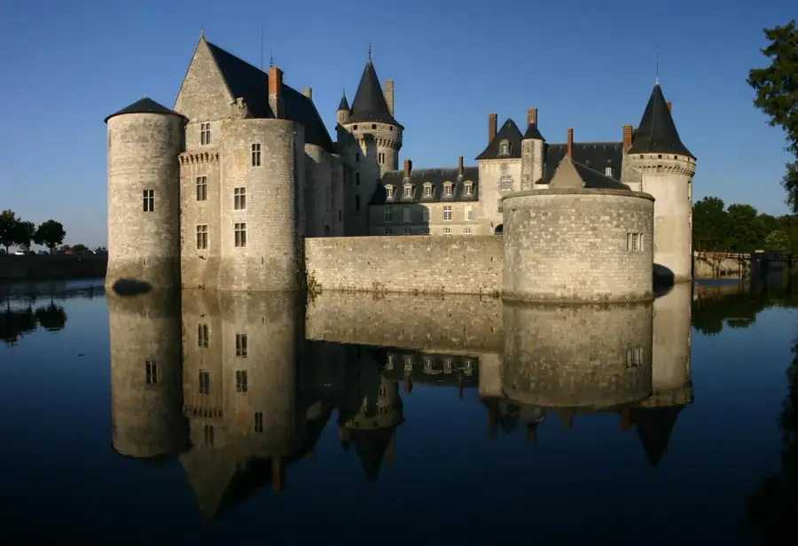 Sully-sur-Loire – city
