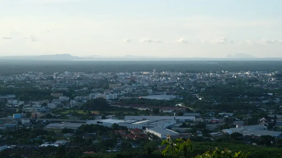 Surat Thani — Wat Plai Laem (Thailanda)