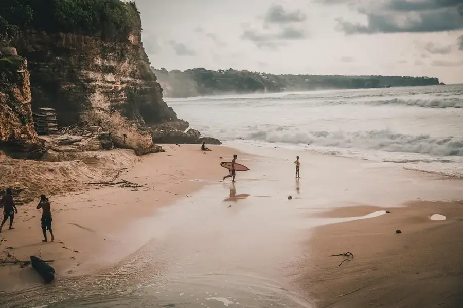 Surfing Culture in Tamarindo — Río Negro Petroglyphs (Costa Rica)