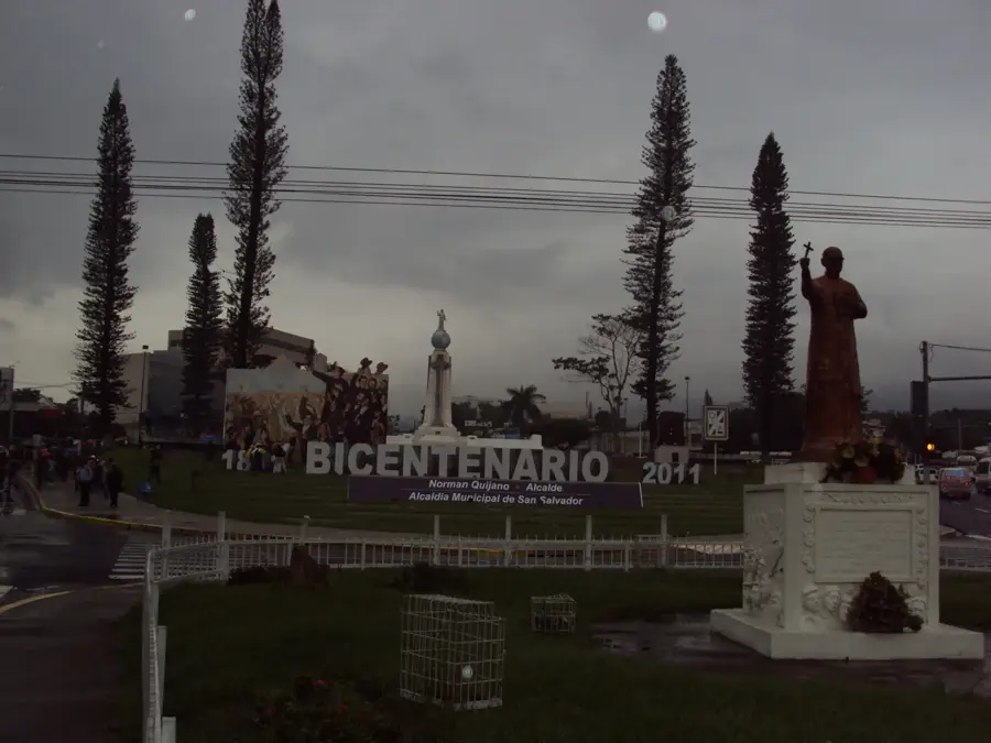 Monumento al Divino Salvador del Mundo — Cerro Azul (El Salvador)