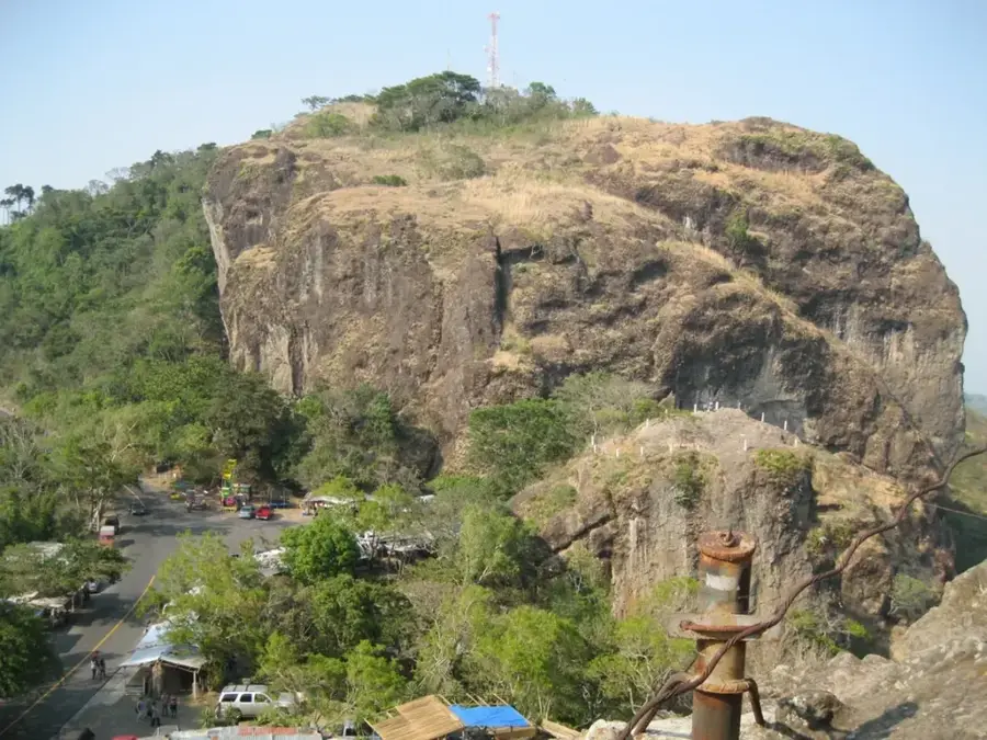 Devil's Door — Cerro Azul (El Salvador)