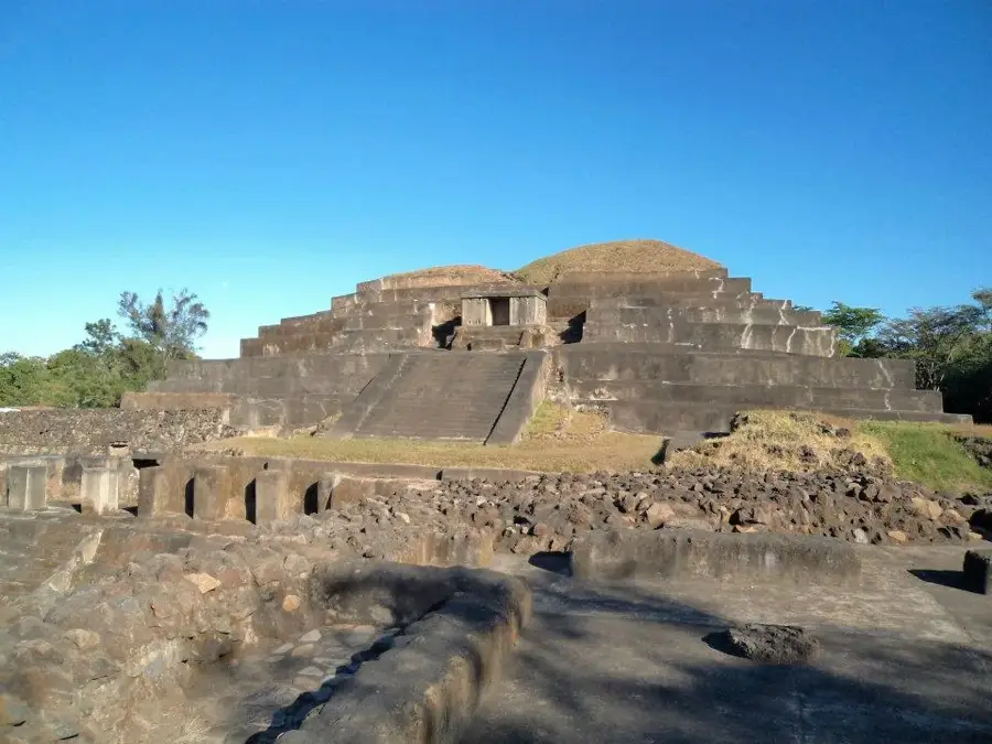 Tazumal — Cerro Azul (El Salvador)