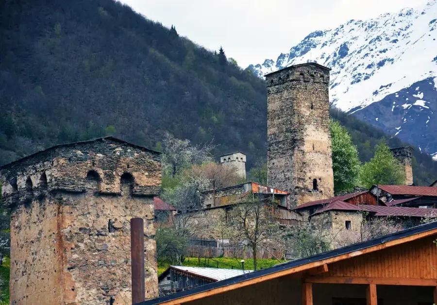 Swanetische Türme in Mestia — Senaki (Georgien)