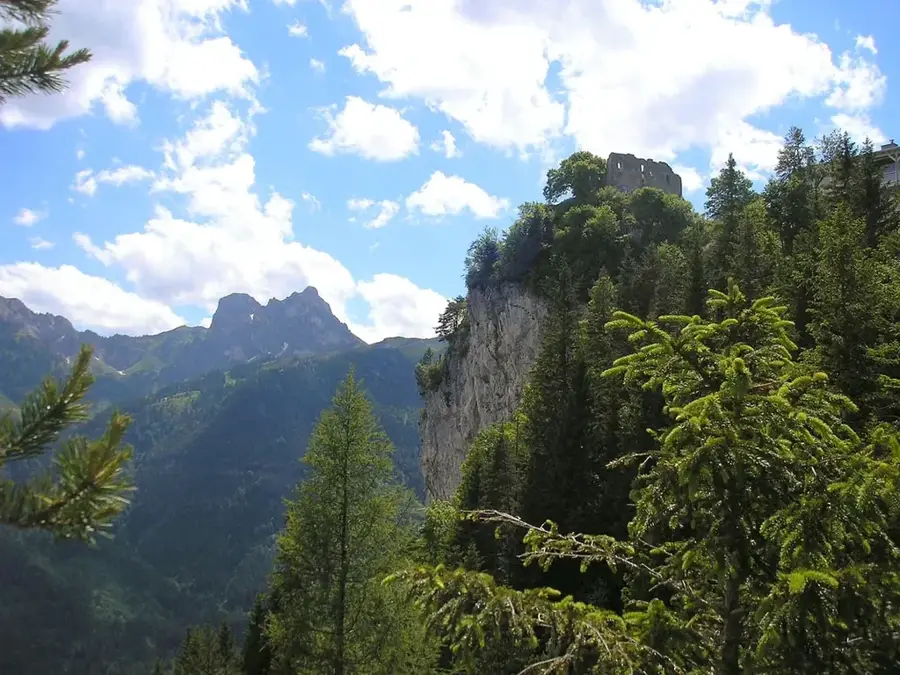 Ruinele castelului Neu-Falkenstein — Binningen (Elveția)
