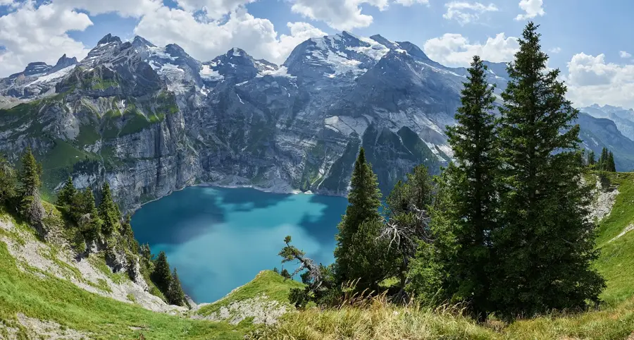 Lacul Oeschinen — Fermă de Vite Buuhoodle (Somalia)