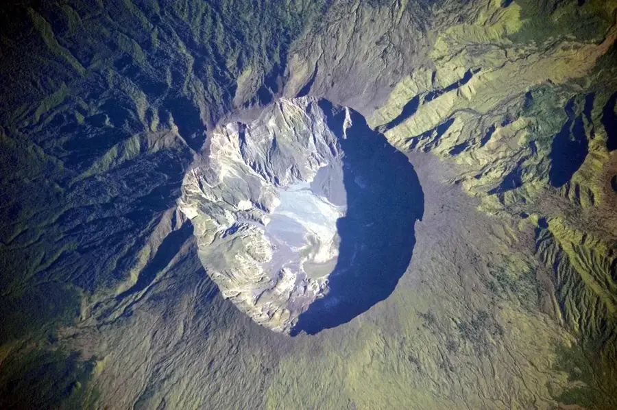 Vulkan Tambora — Mount Rinjani (Indonesien)
