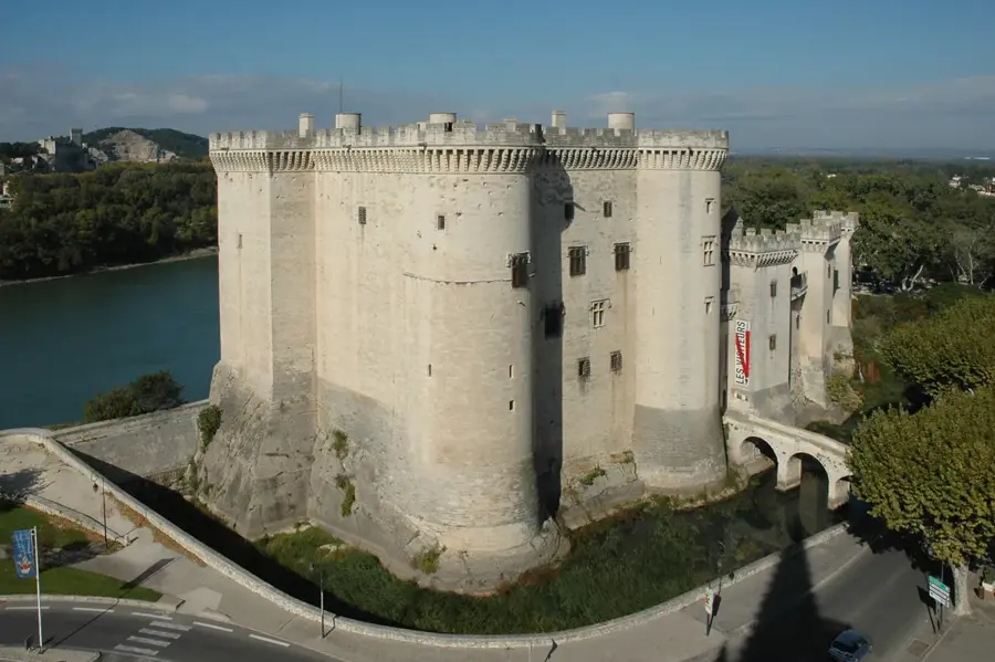 Tarascon – city