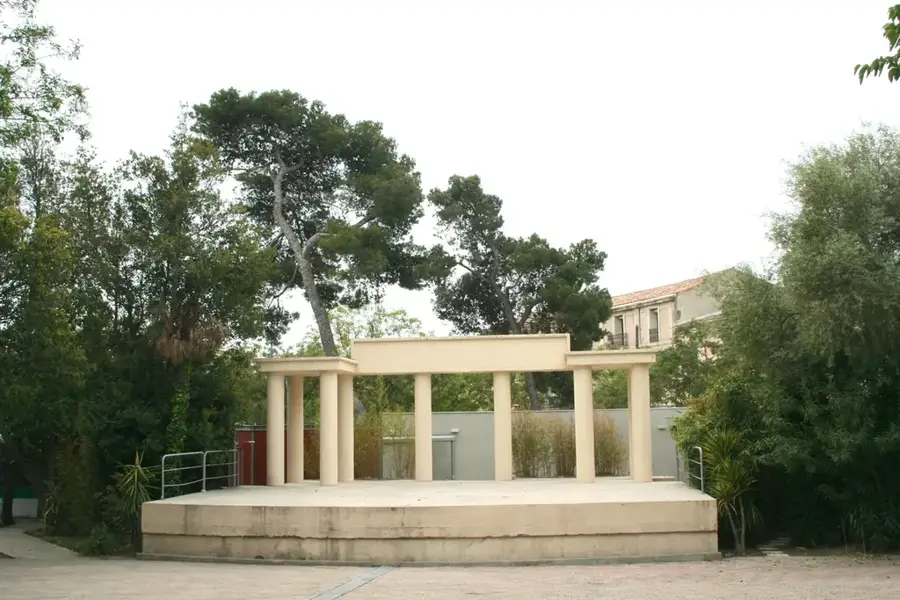 Théâtre de la Verdure — Nemzeti Egység Emlékműve (Togo)