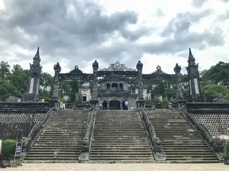 Grabmal von Khải Định — Nong Fa See (Laos)