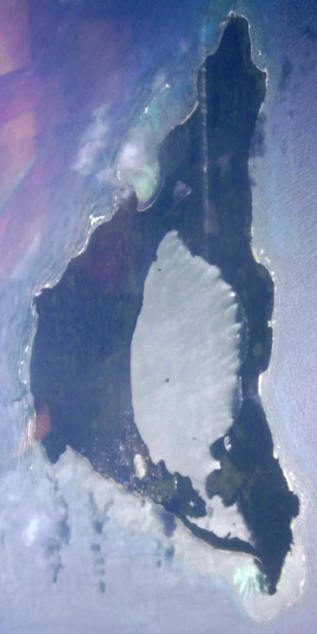Nomuka Blue Lagoon — Tofua Volcano (Tonga)