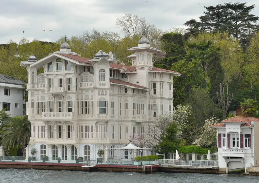 Yalı — Coasta Mării Egee (Turcia)