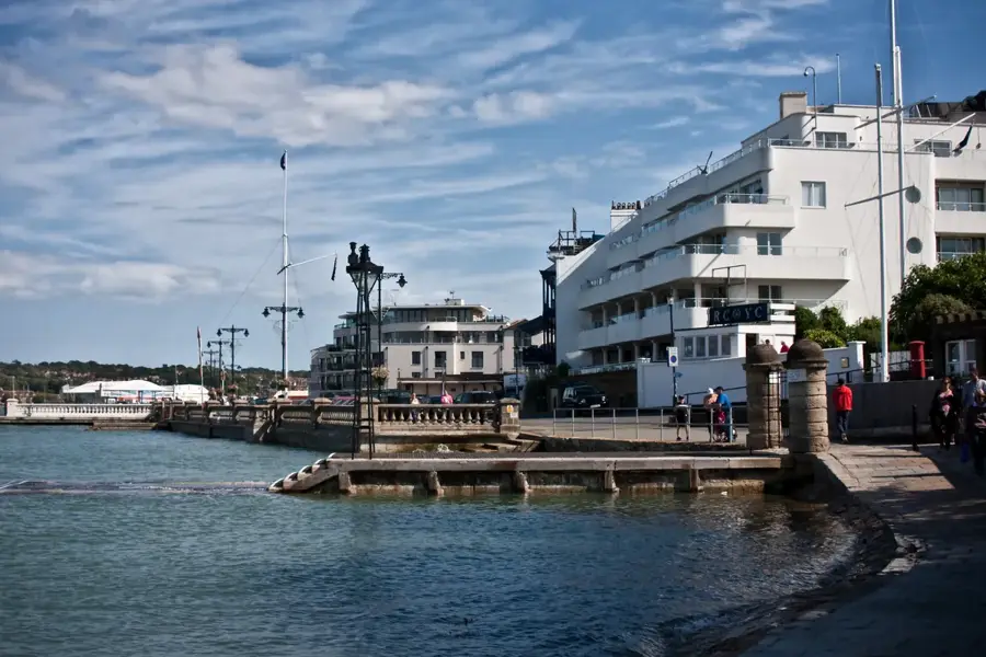 Cowes — Brook (Egyesült Királyság)