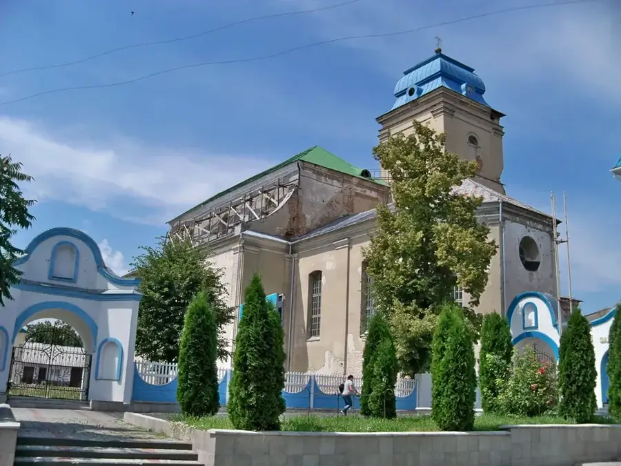 Dubno — Uschhorod-Sakurastadt (Ukraine)