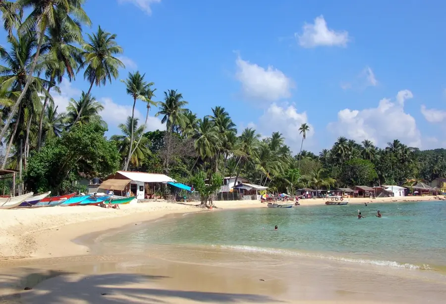 Unawatuna tengerpart — Pinnawala Szabadtéri Állatkert (Srí Lanka)