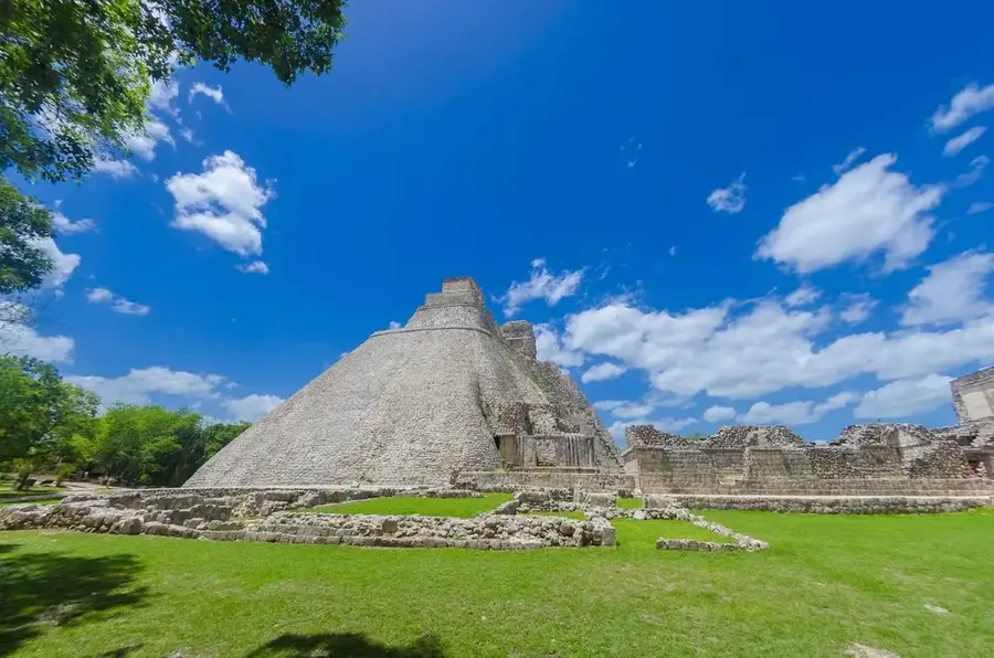 Uxmal — Dzibilchaltún (Mexico)
