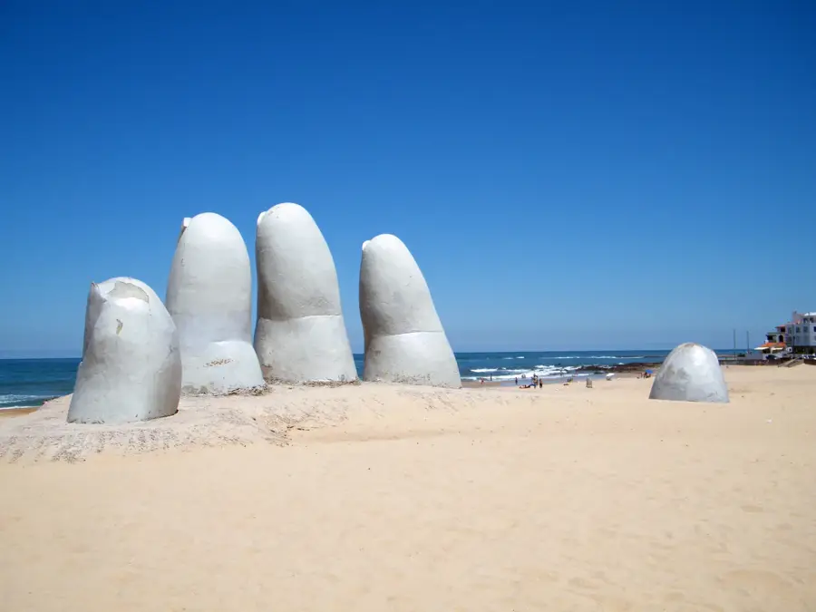 La Mano de Punta del Este — Piriápolis (Uruguay)