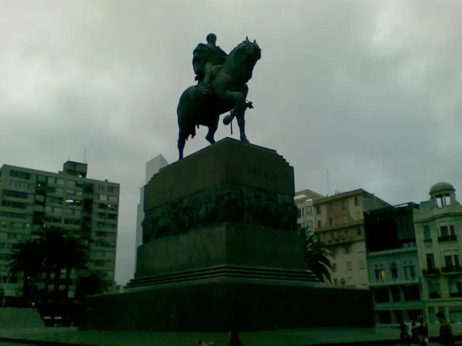 Mausoleo de José Gervasio Artigas — Freihafen Montevideo (Uruguay)