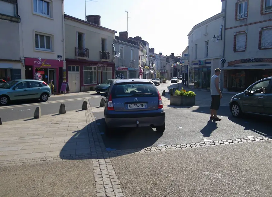 Vallet – city